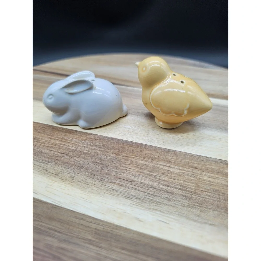 Vintage Hallmark Bunny & Chick‎ Salt & Pepper Shakers 2.5